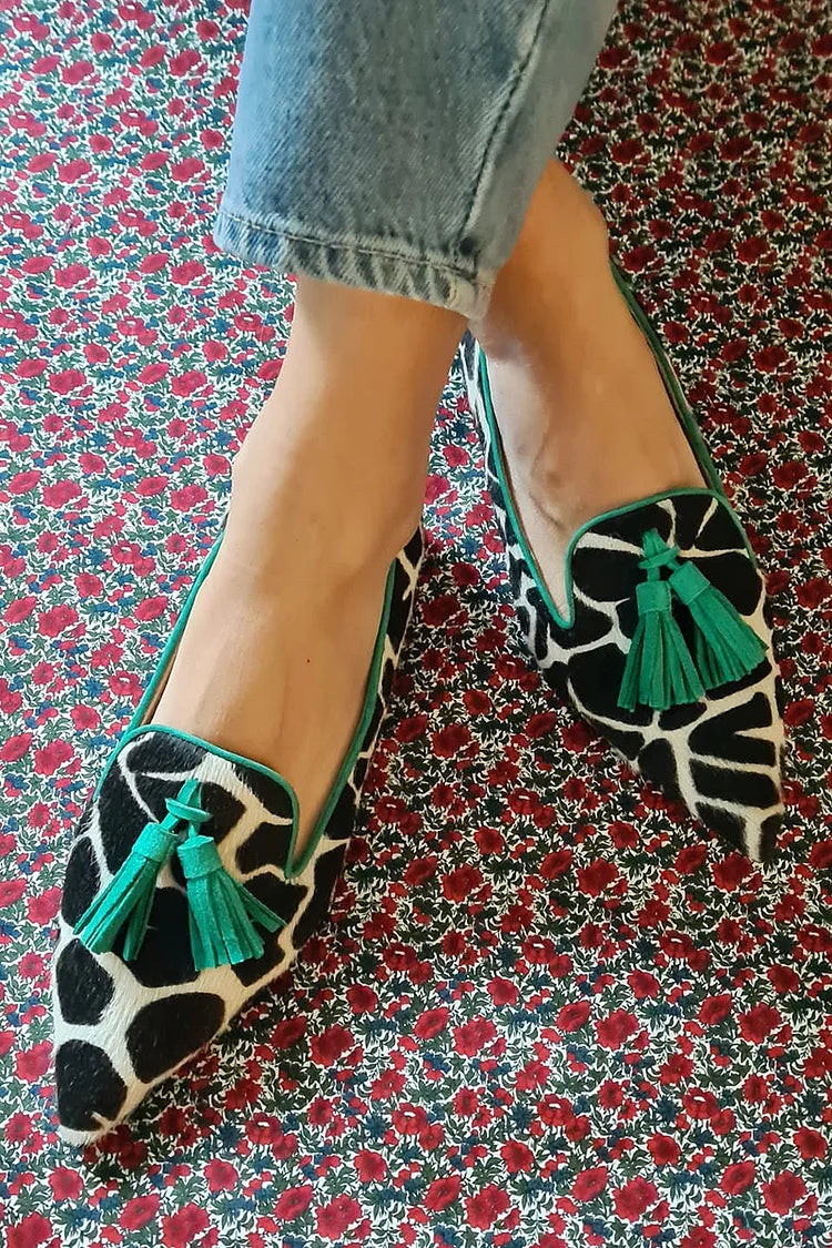 GIULIA | Mocassins raffinés à bout pointu avec élégantes pampilles décoratives