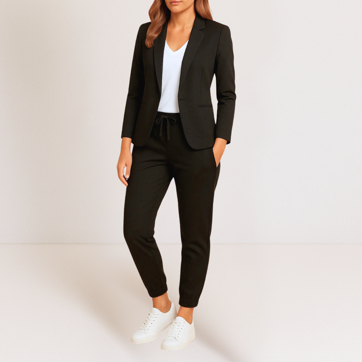Monique | Élégance Moderne dans un Ensemble Confortable