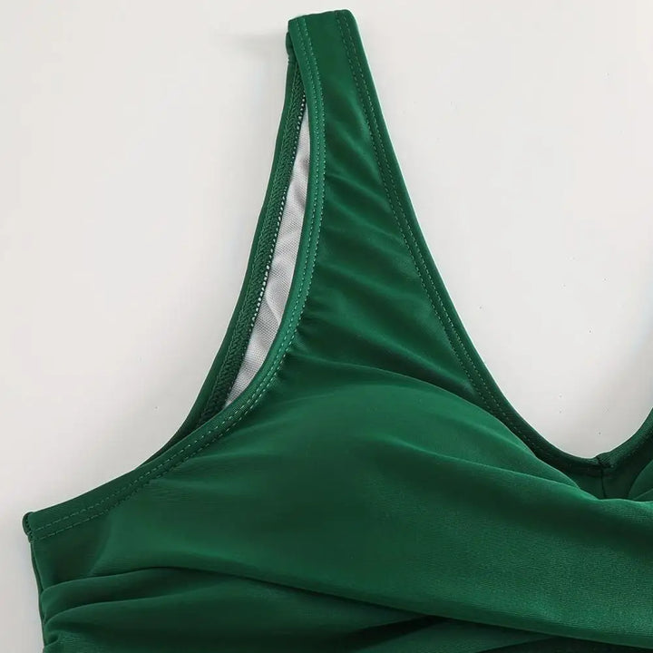 Sarena | Votre bikini sculptant pour l'abdomen avec un élégant décolleté en V